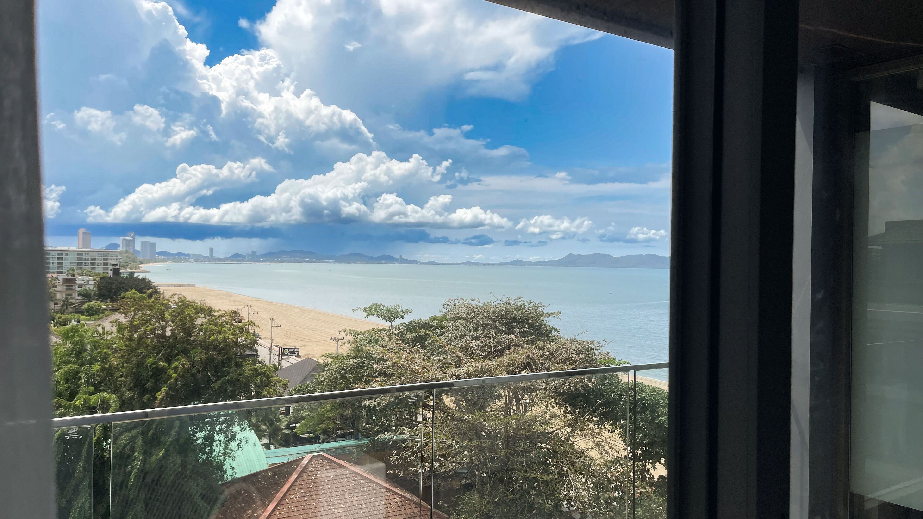 deluxe room with sea view ( 24 hours use of room ) | view from room