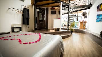 Suite (Star) | Salle de bain | Douche, articles de toilette gratuits, sĂšche-cheveux, chaussons