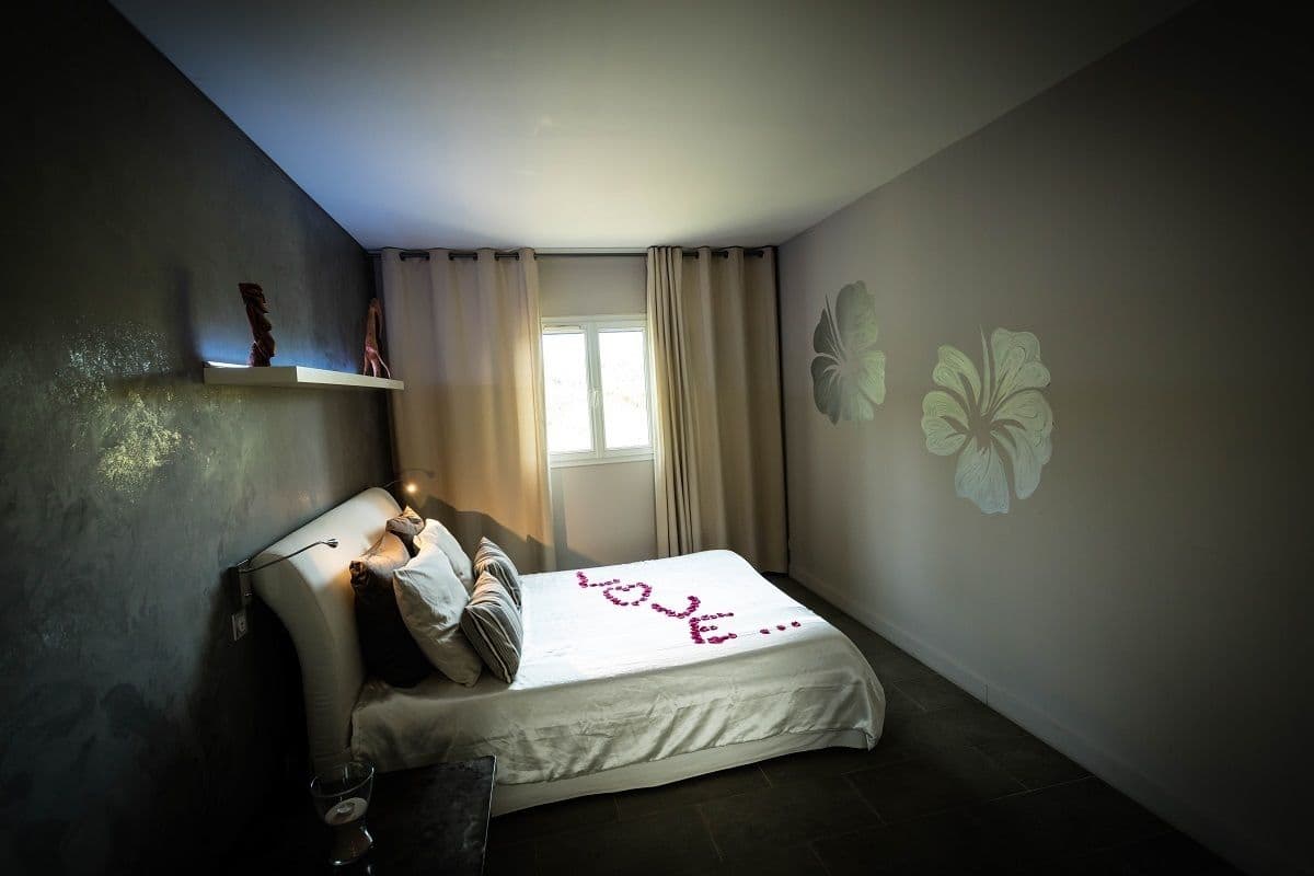 1 chambre, literie de qualité supérieure, minibar, bureau