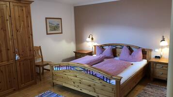 Apartment, Terrace | Desk, free cribs/infant beds, free WiFi, bed sheets