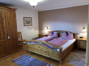 Apartamento, terraza | Escritorio, cunas gratuitas, wifi gratis y ropa de cama