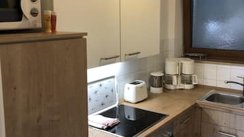 Căn hộ, hiên | Bếp riêng | Tủ lạnh, lò vi sóng, lò nướng, bếp nấu