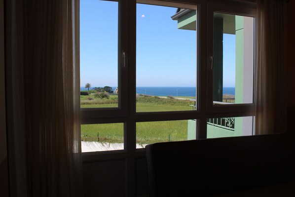 公寓, 2 間臥室, 露台, 海濱 | 私人廚房 | 大型雪櫃/冰箱、微波爐、焗爐、爐具