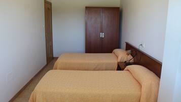 1 dormitorio, escritorio, tabla de planchar con plancha y wifi gratis