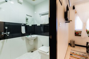 Superior Double Room | Bathroom | Shower, slippers, towels - The Legend Haveli (Jaisalmer)