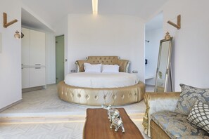 جناح - غرفة نوم واحدة (The King's Throne Suite) | خزنة داخل الغرفة وتجهيزات عازلة للصوت ومكواة/لوح كي وواي فاي مجانًا