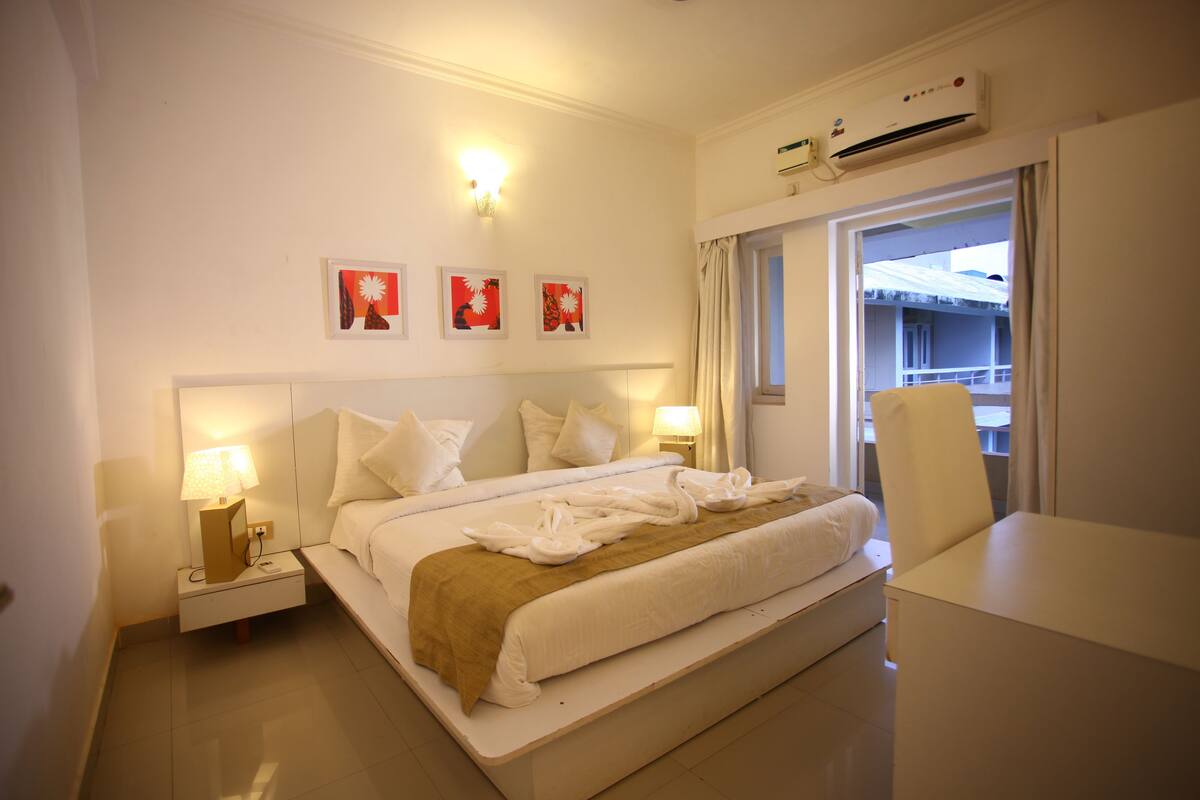 Suite | 1 habitación, minibar, escritorio y tabla de planchar con plancha