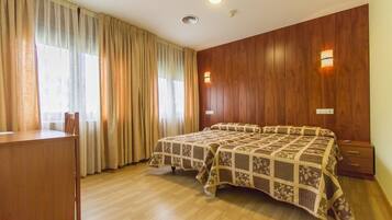 Double Room | 1 bedroom, minibar, in-room safe, desk
