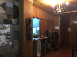 Reception - Hotel Rural Caminomedulas (Ponferrada)