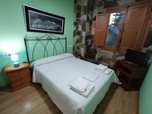 Rollaway beds, free WiFi - Hotel Rural Caminomedulas (Ponferrada)