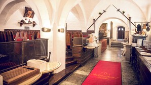 A hotel lobby with arched ceilings, a red carpet, and a staircase leading to a second floor. - Schlosshotel Neufahrn (Neufahrn in Niederbayern)