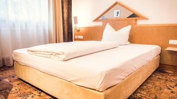 In-room safe, desk, iron/ironing board, cribs/infant beds