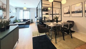 Leilighet – deluxe, 1 soverom, byutsikt | Oppholdsområde