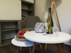 Studio - 1 sovrum (Prestige 3, no kitchen ) | Vardagsrum | Platt-tv