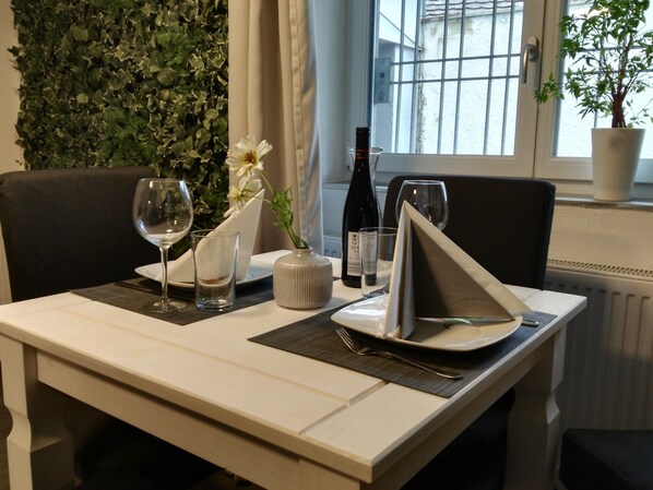 Apartment, 1 Schlafzimmer (Prestige 2) | Essbereich im Zimmer