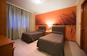 筆電工作空間、熨斗/熨衣板、免費無線上網、床單