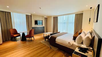 Premium Room | In-room safe, desk, blackout drapes, soundproofing
