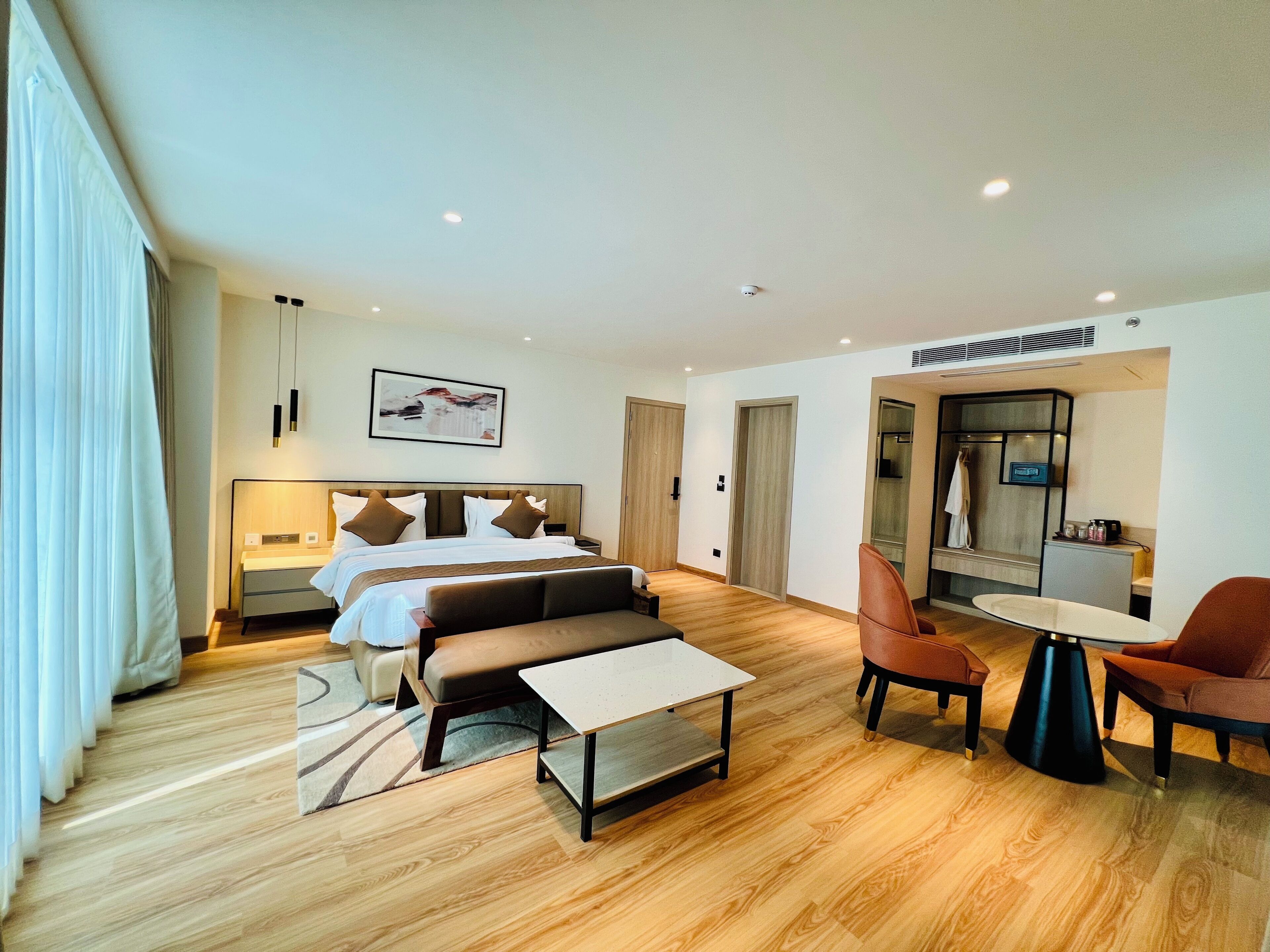 Premium Room | In-room safe, desk, blackout drapes, soundproofing