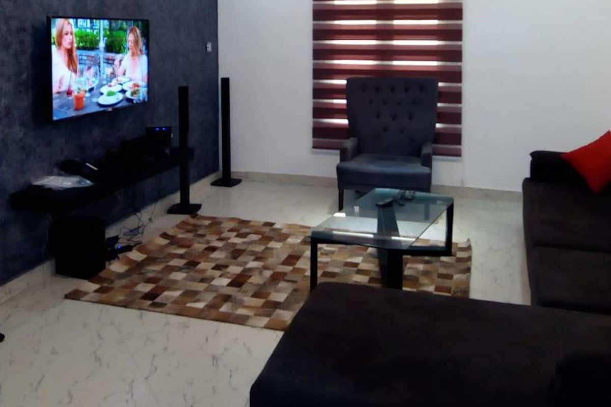 Deluxe Apartment, 3 Bedrooms | Desk, blackout drapes, iron/ironing board, free WiFi