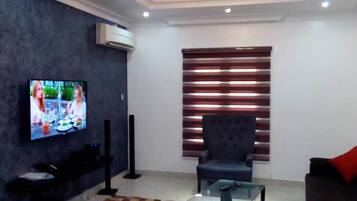 Deluxe-Apartment, 3 Schlafzimmer | Schreibtisch, Verdunkelungsvorhänge, Bügeleisen/Bügelbrett