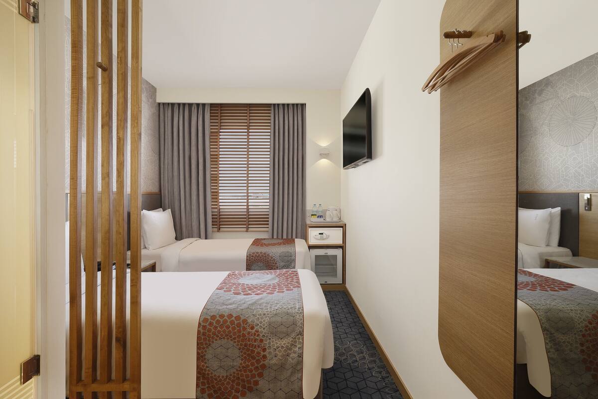 เครื่องนอนป้องกันสารก่อภูมิแพ้, ตู้นิรภัยในห้องพัก, ผ้าม่านกันแสง