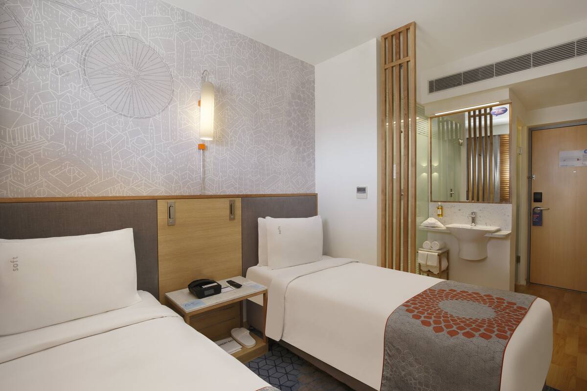 เครื่องนอนป้องกันสารก่อภูมิแพ้, ตู้นิรภัยในห้องพัก, ผ้าม่านกันแสง