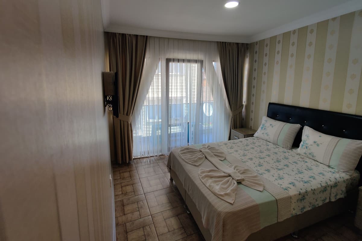 Peralatan tempat tidur premium, Wi-fi percuma, cadar katil 