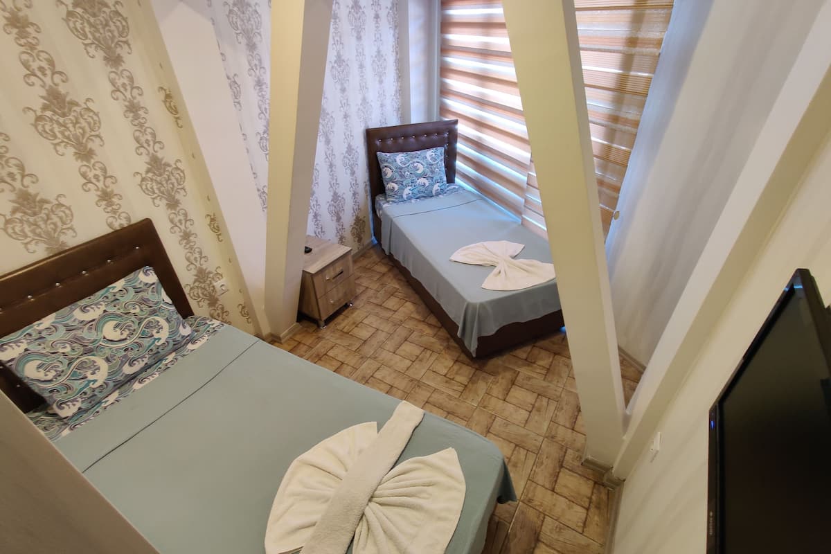 Economy Twin Room | Peralatan tempat tidur premium, Wi-fi percuma, cadar katil 