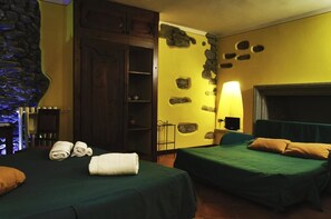 Habitación con 1 cama matrimonial o 2 individuales, balcón | Insonorización, cunas gratuitas, camas extra y wifi gratis