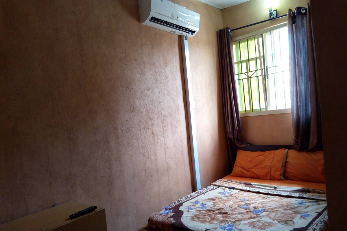 Habitación Prestigio | Escritorio, espacio para trabajar con laptop y cortinas blackout 