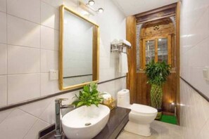 Deluxe Twin Room | Bathroom | Shower, rainfall showerhead, free toiletries, hair dryer - PingYao Jinxuan Inn (Jinzhong)