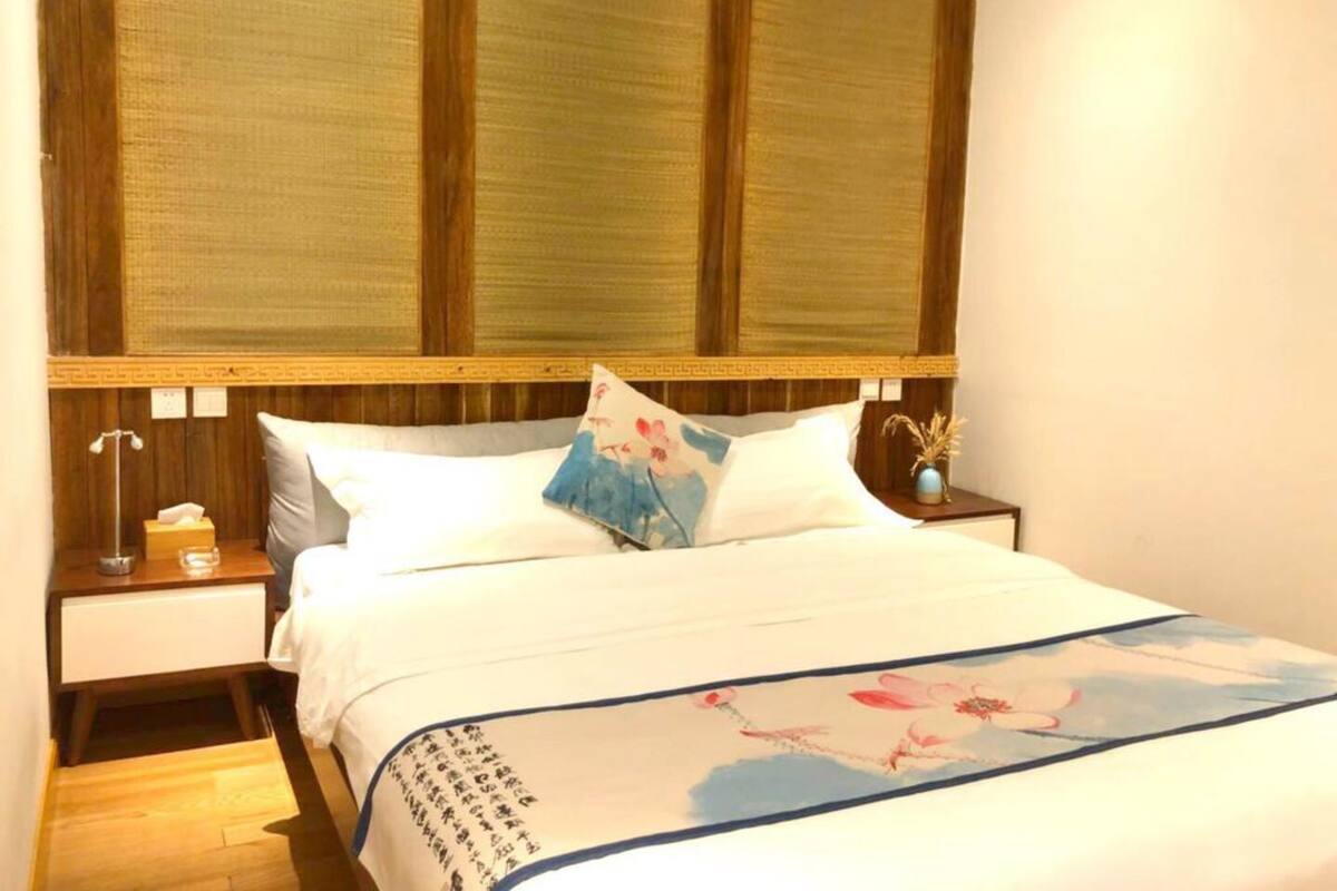 Grand Double Room | Desk, blackout curtains, free WiFi
