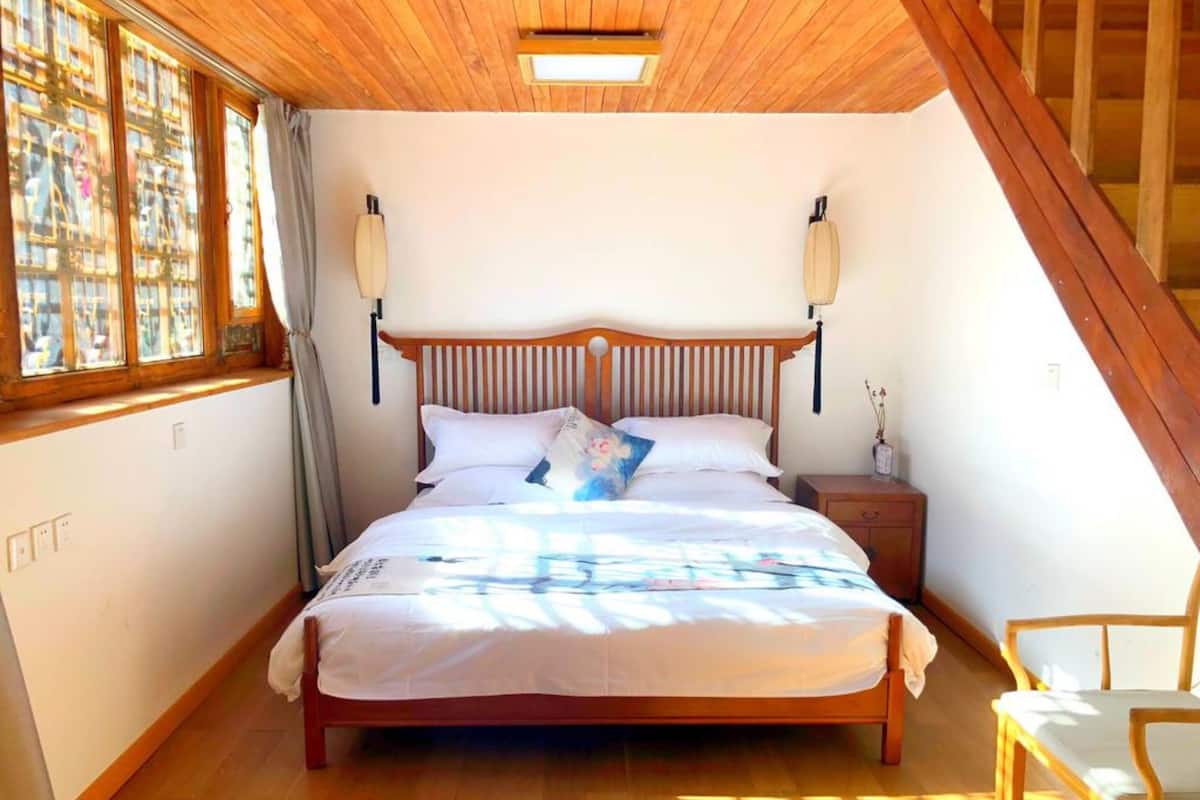 Deluxe Suite | Desk, blackout curtains, free WiFi