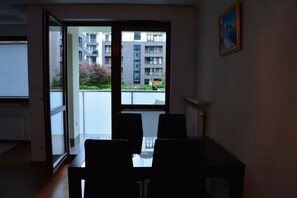 Deluxe Apartment, 1 Bedroom | Room service - dining