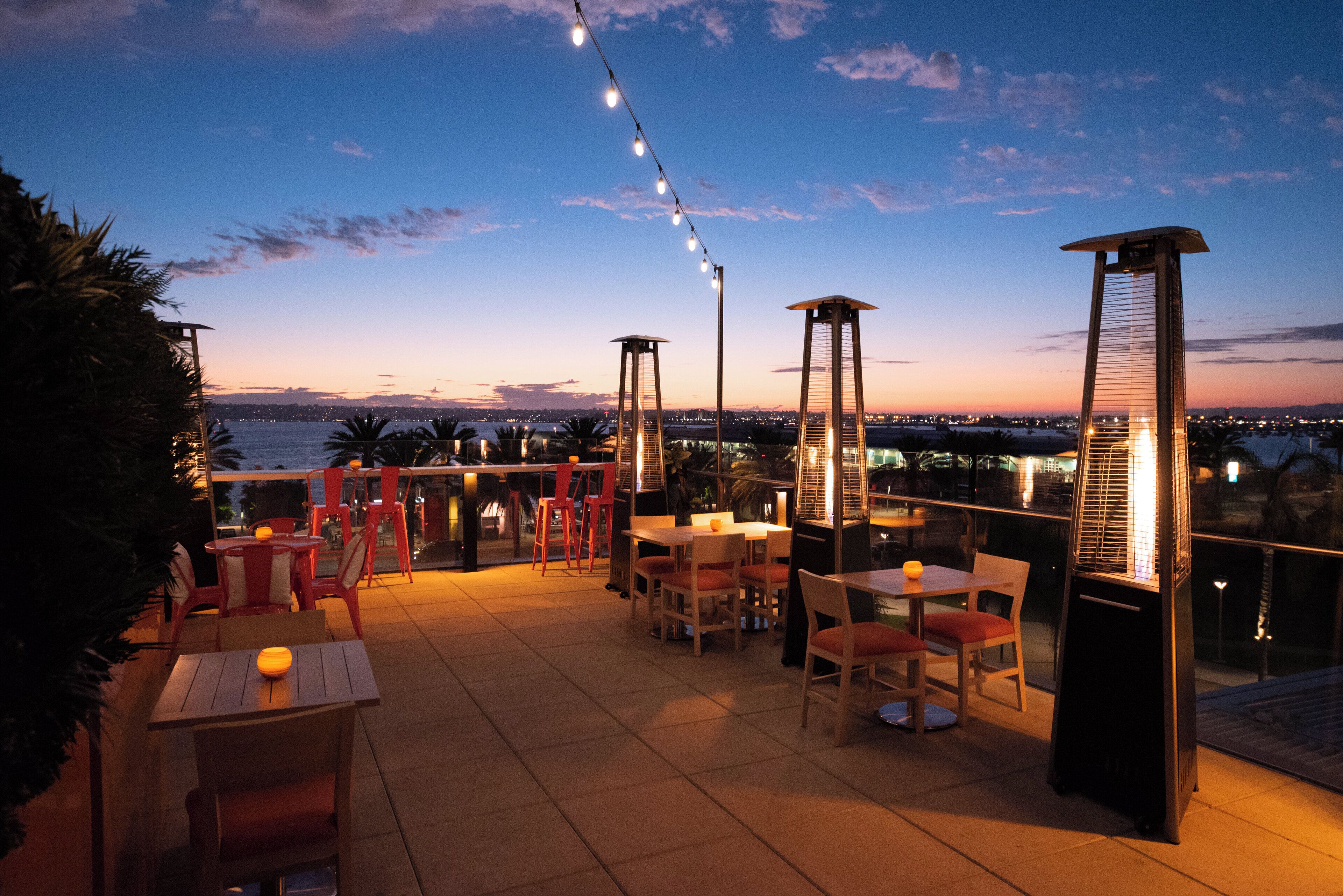 2 restaurants, breakfast, lunch, dinner served; american cuisine