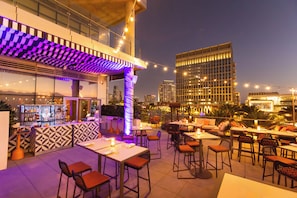 2 restaurants; breakfast, lunch, dinner, and brunch served