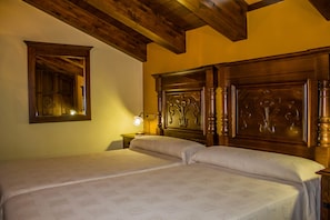 Quarto casal ou duplo | Roupas de cama premium, escrivaninha, berços grátis, Wi-Fi de cortesia