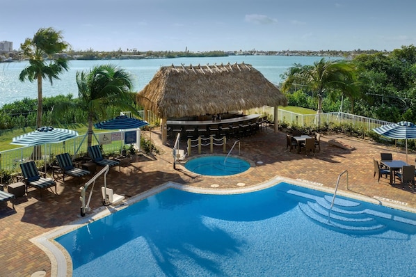 Outdoor pool - Hampton Inn Marathon - Florida Keys (Marathon)