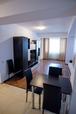 Appartement Confort, 1 chambre, en face de la plage | Fer et planche à repasser, literie fournie