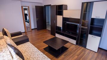 Iron/ironing board, bed sheets, wheelchair access