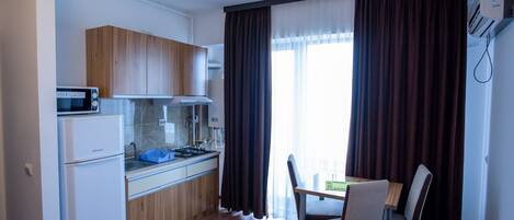 Iron/ironing board, bed sheets, wheelchair access