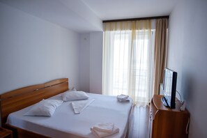 Iron/ironing board, bed sheets, wheelchair access - Beach Vibe Apartments  Summerland Mamaia (Constanta)