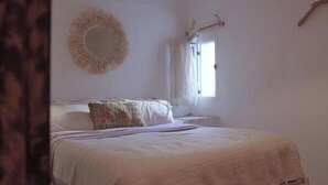 Wifi gratuïta, decoració individual i roba de llit 