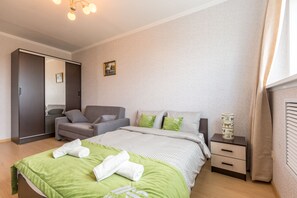 Iron/ironing board, free WiFi, bed sheets