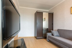 Iron/ironing board, free WiFi, bed sheets