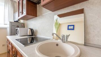 Apartment | Eigene Küche | Kühlschrank, Mikrowelle, Herdplatte, Wasserkocher