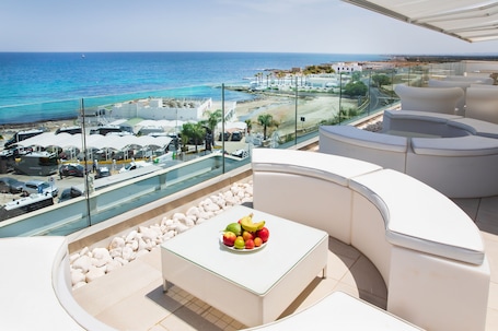 Café da manhã com buffet grátis todos os dias. Bianco Riccio Suite Hotel