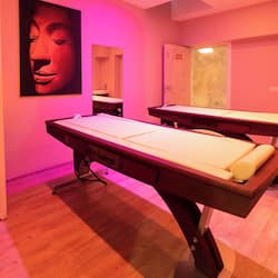Sauna, vasca idromassaggio, bagno turco, trattamenti per il corpo