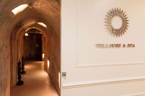 Sauna, hot tub, steam room, body treatments, deep-tissue massages