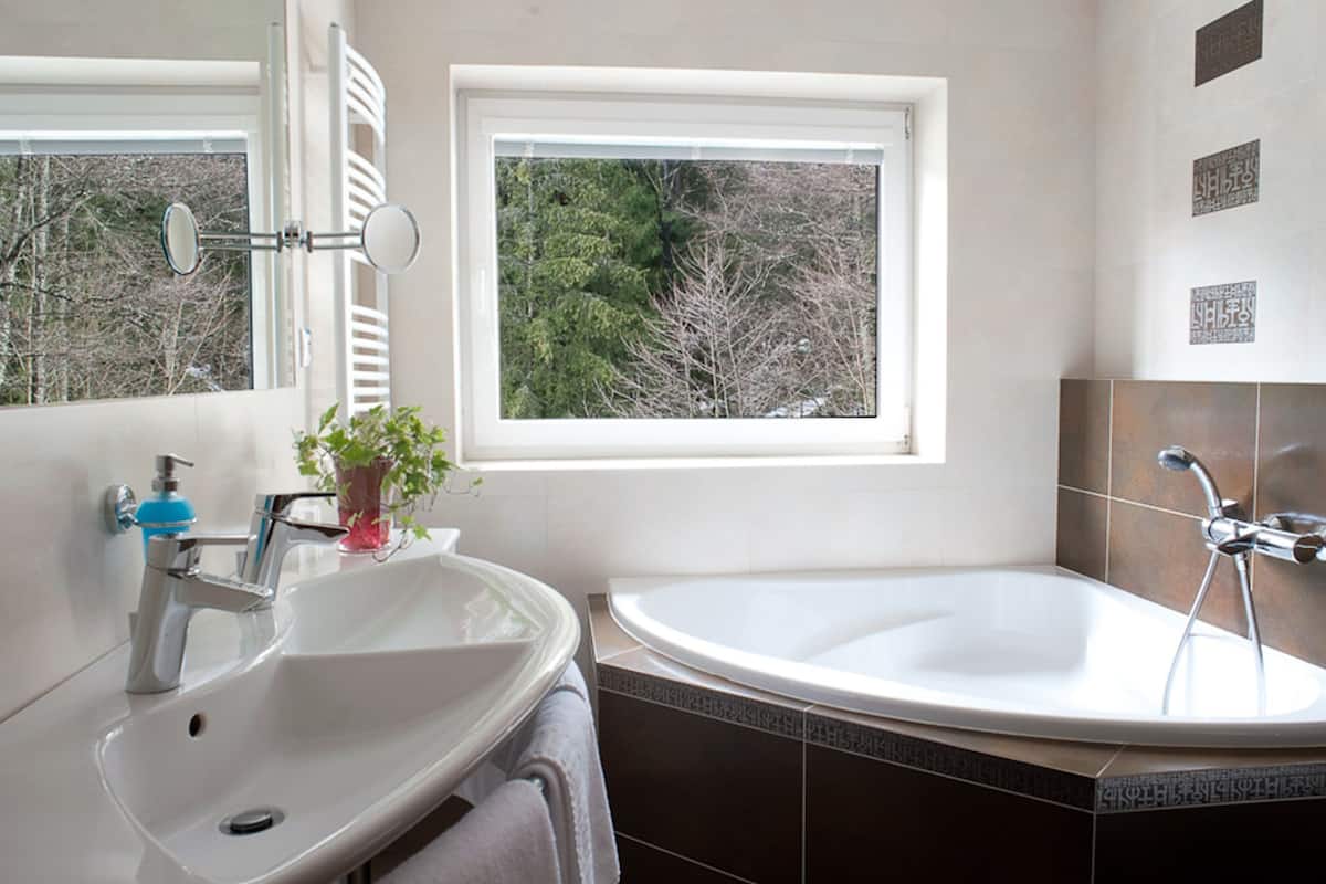 presidential duplex, hill view | bathroom | free toiletries, hair dryer, towels